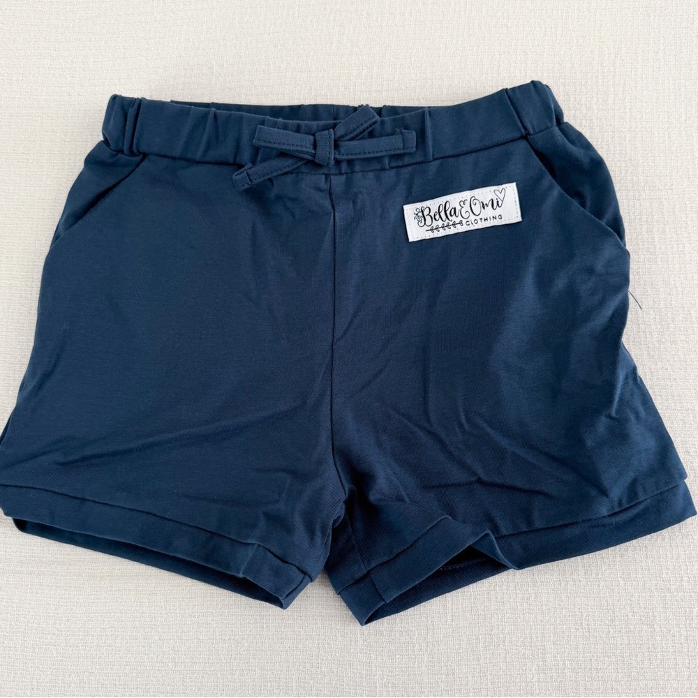 Bella & Omi navy shorties